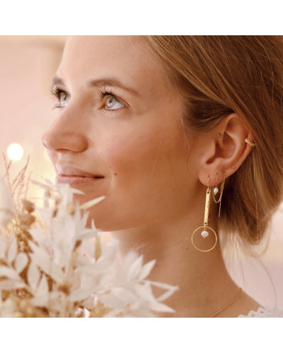 Boucles asymétriques martelées avec perles d'eau douce